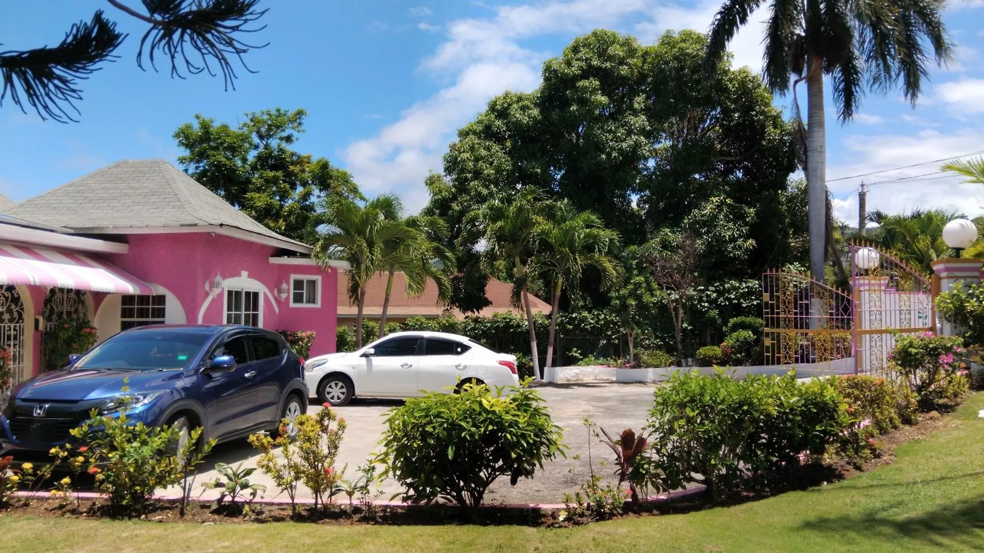 Отель 237 Bratton Avenue Бухта Монтего 0*,  Ямайка