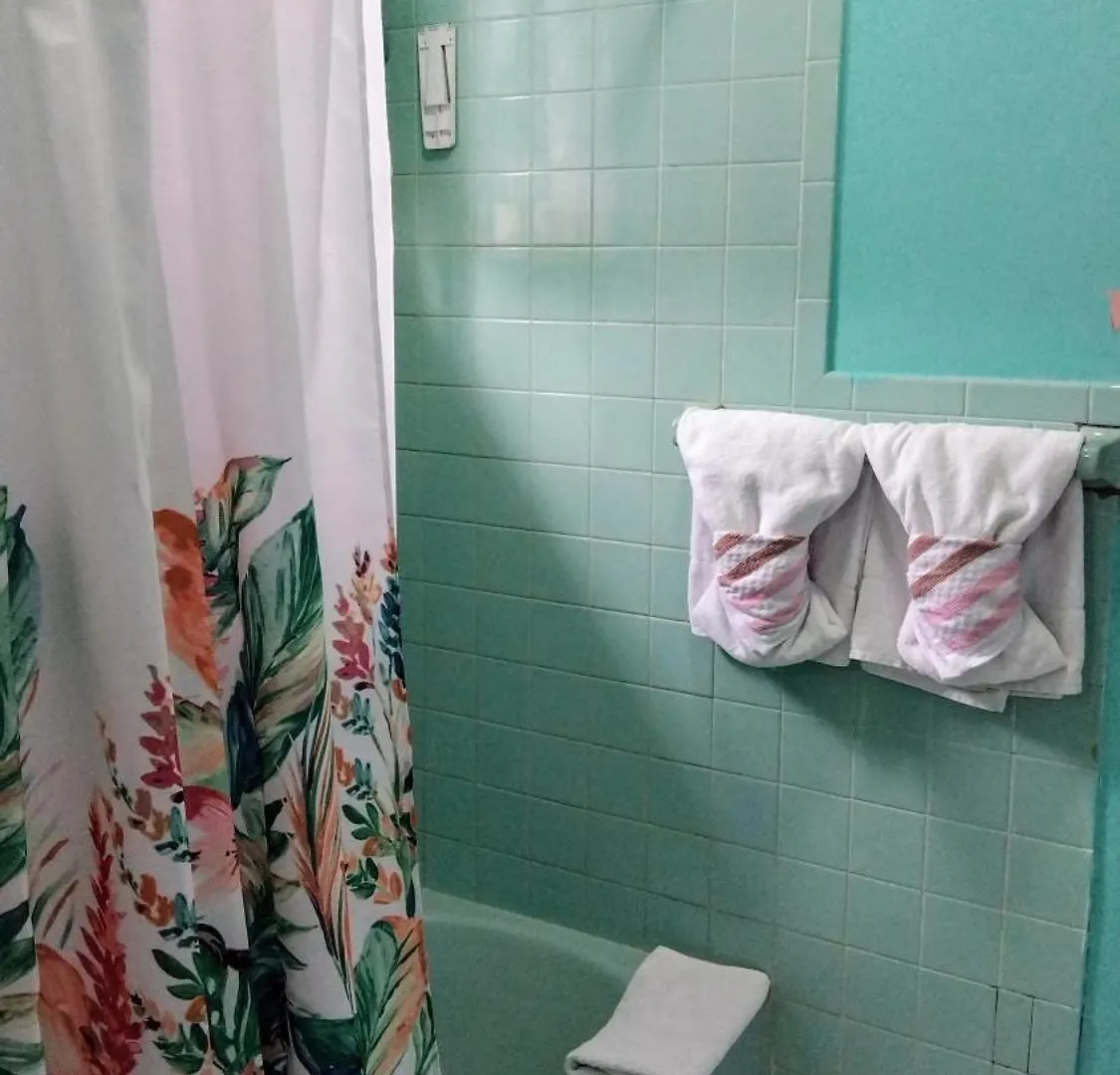 Отель 237 Bratton Avenue Бухта Монтего Ямайка