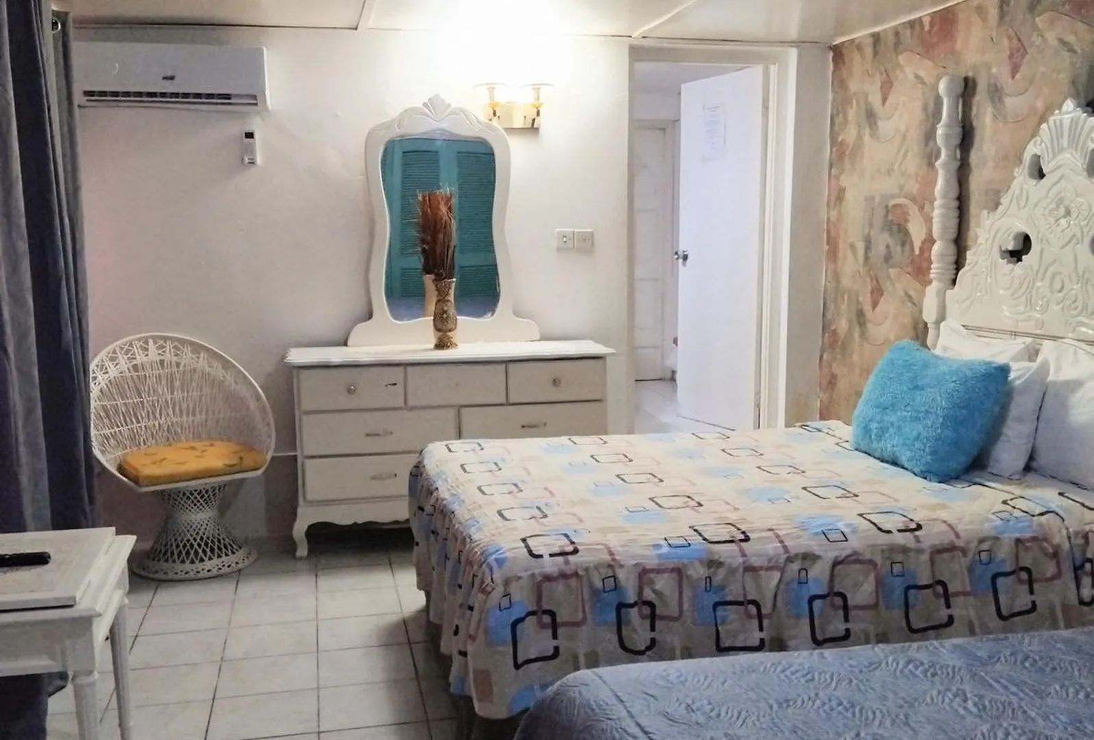 Отель 237 Bratton Avenue Бухта Монтего